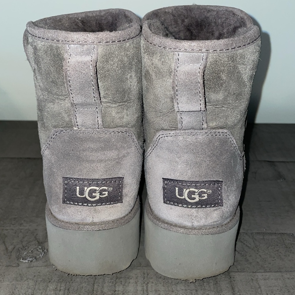Authentic Ugg Gray Elevated Heel Ankle Boots Size… - image 4